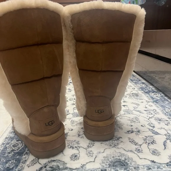 UGG Chestnut Shearling Boots - Picture 3 of 3